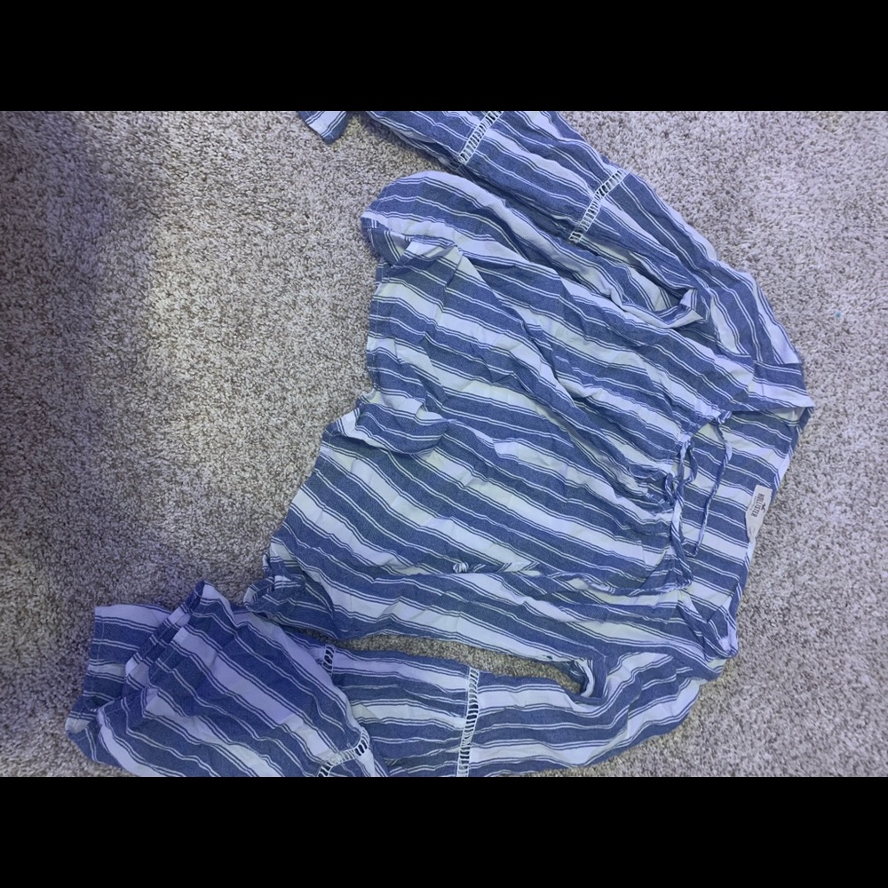 Hollister top